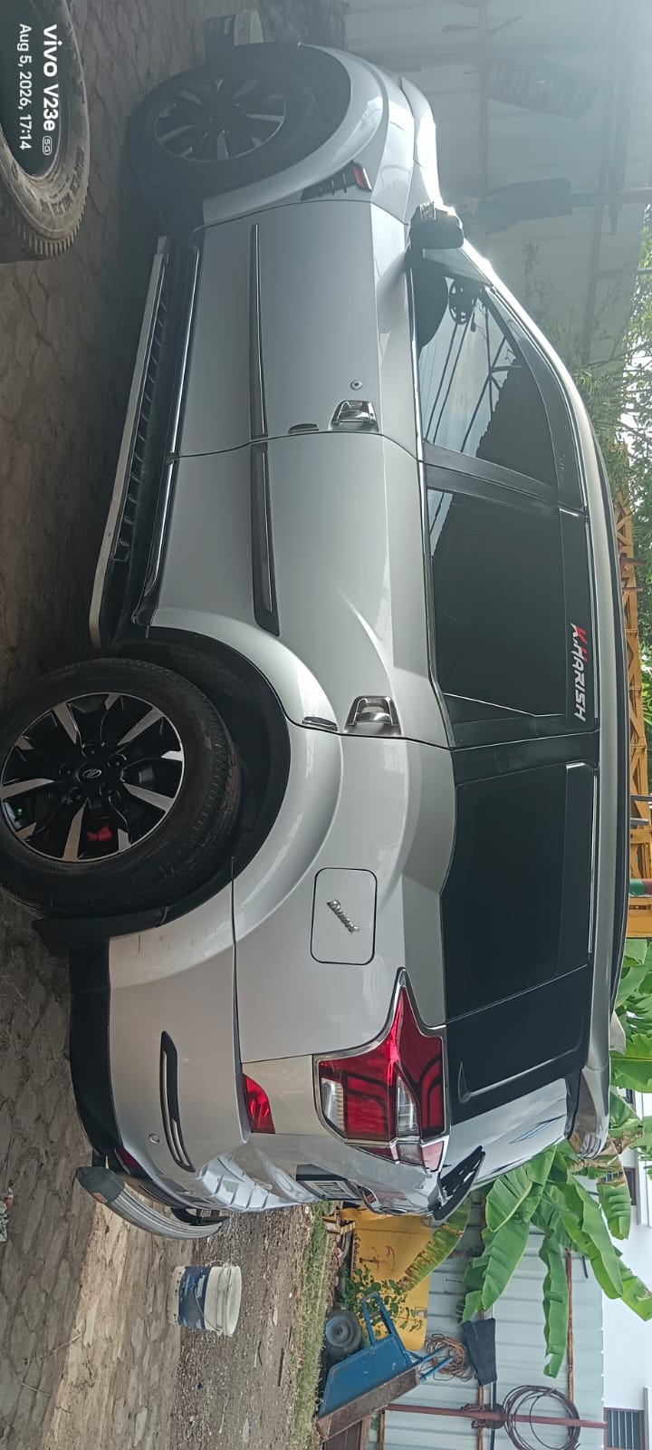 Mahindra XUV500 - Image 8